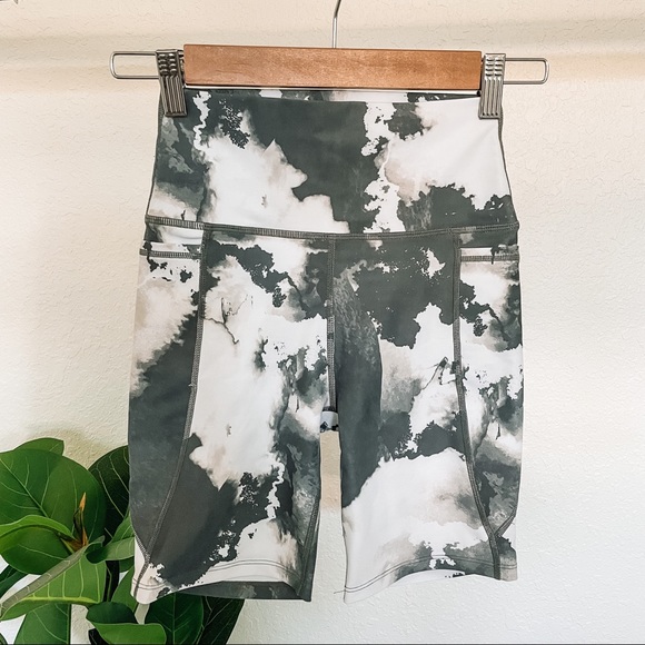 -`♡´- Free! Sage Collective Cloud-Print Everyday Shorts Size XS - Picture 3 of 11